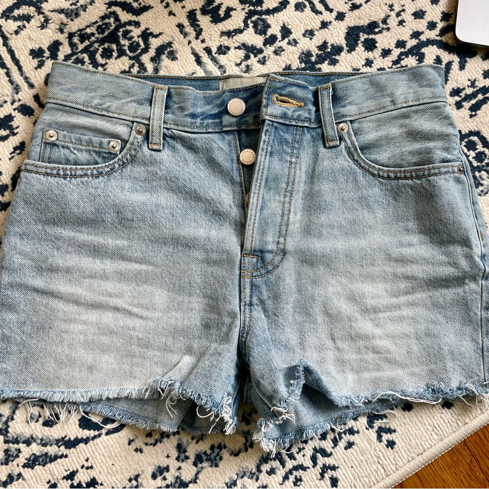 Everlane Relaxed 90s short - size 23, button fly!